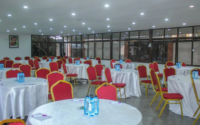67 Airport Hotel
