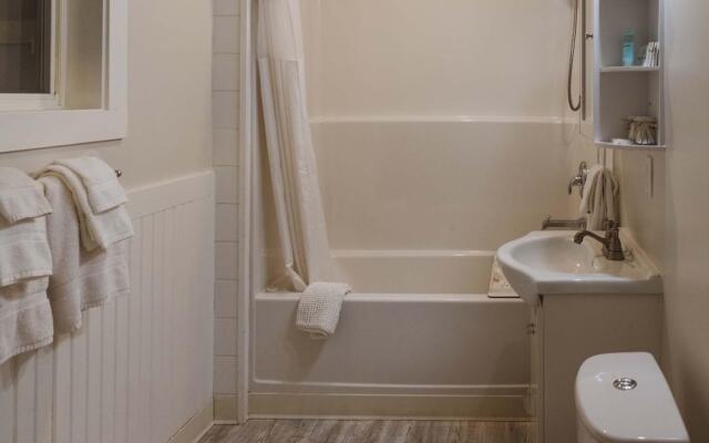 Barefoot Villas Cabin 1 Beaver w/ Hot tub