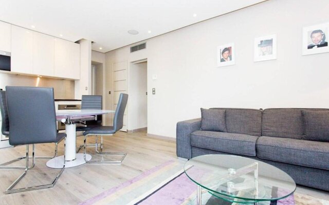 1 Bedroom in Front of the Palais!