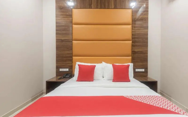 OYO 30693 Hotel Blue Executive