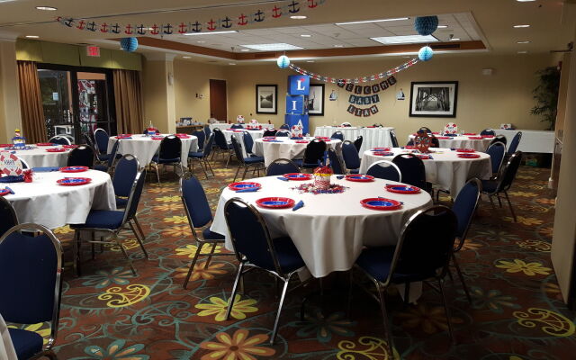 Holiday Inn Express Hotel & Suites Wilmington-University Ctr by IHG