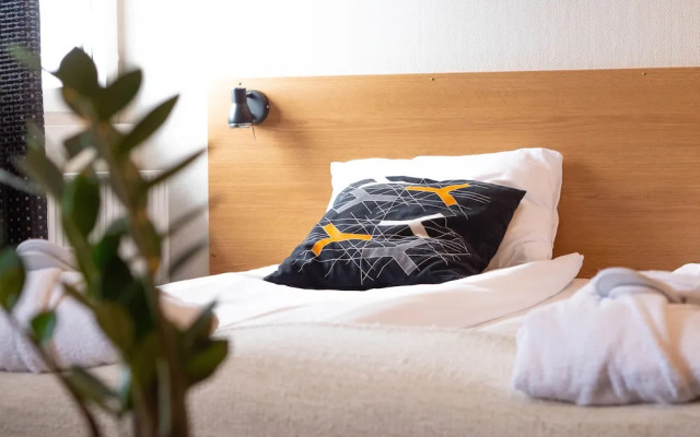 Björkbackens Karaktärshotellet - Stugby