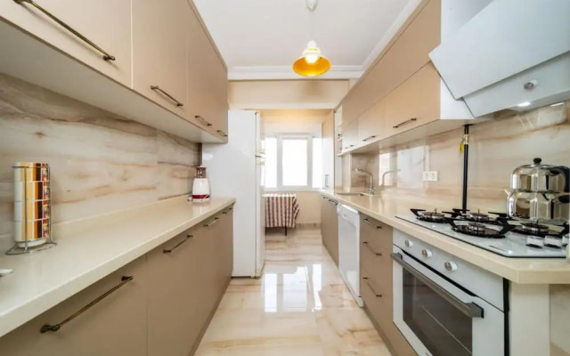 Spacious and Central Apartment near Lara Beach in Muratpasa, Antalya