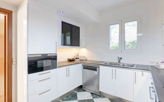 Lovely Family Holiday Home in Saronida Attikis near Beach