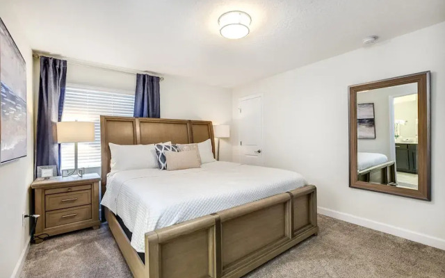 5 Bedroom 4 Bathroom Storey Lake