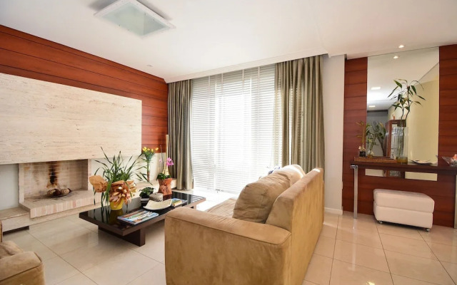 Elegante Casa com Piscina - João Paulo