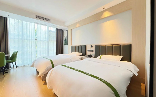 GreenTree Inn Express Hotel (Hefeinan Railway Station Gongjing College Subway Station)