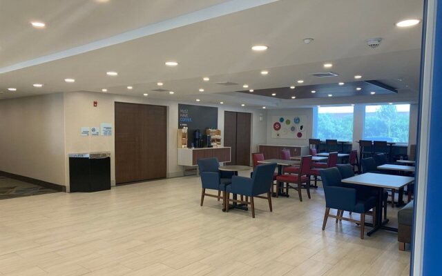 Comfort Inn & Suites Fall River