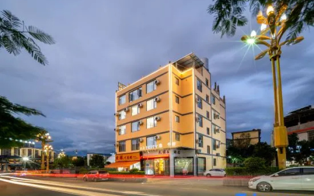 Yisu Qianxun Hotel (Yuanmou West Station No.1 People's Hospital Branch)