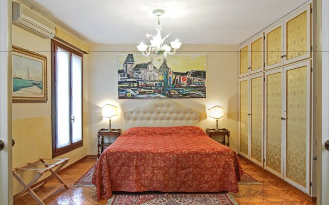 Fenice Apartments in Venice