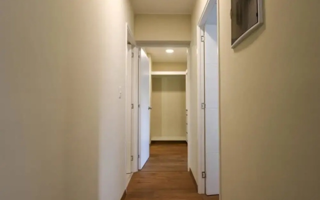 w Glorious 2BR w Perfect Balcony Near Kennedy Park