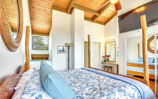 Downtown Kailua-kona Condo w/ Pool & Views