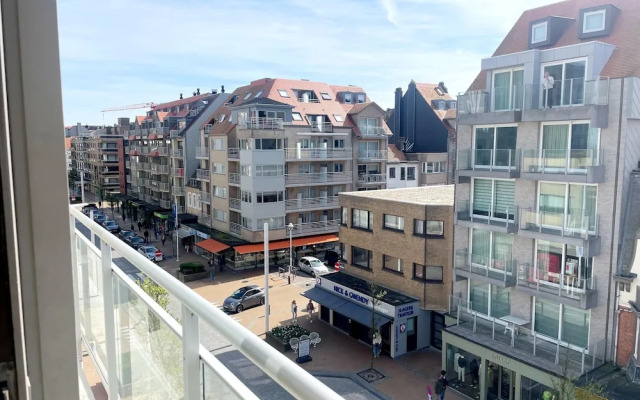 Apartment in Nieuwpoort With sea Views
