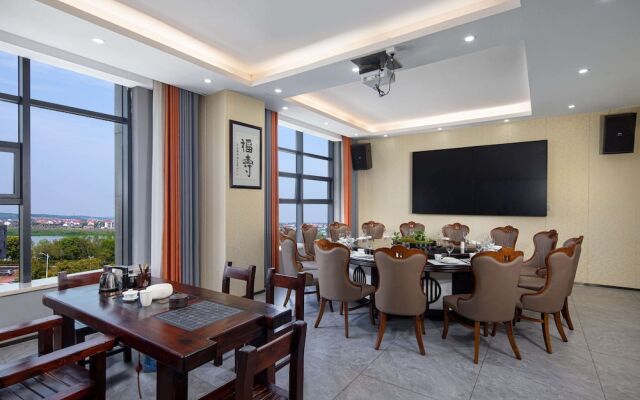 Microtel by Wyndham Miluo Downtown Hotel