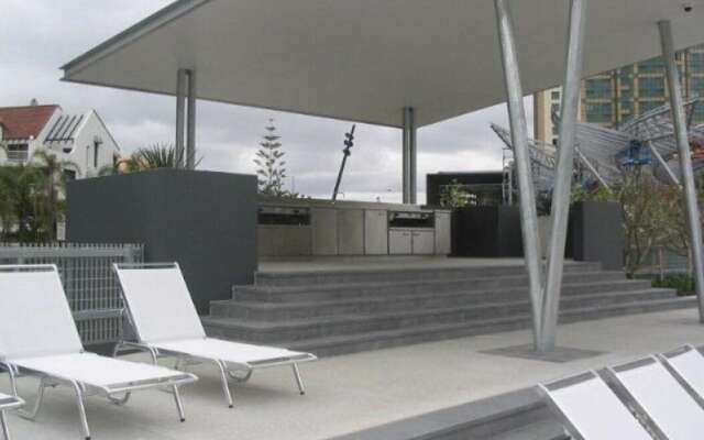 Sky Point Tower - Private Apartments