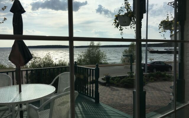 Waterfront Harbour B&B
