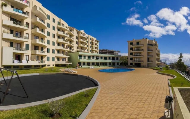Bright Apartment With Pool, Garajau IV