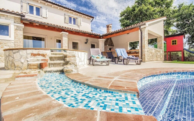 Stunning Home in Valtura With Jacuzzi, Wifi and 4 Bedrooms