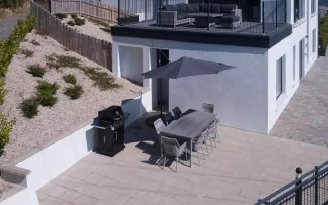 BayView Luxury 4 Bedroom Villa