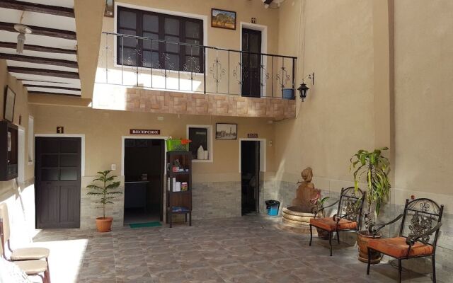 Alojamiento El Turista - Hostel