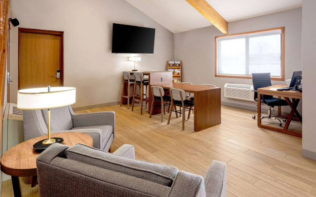 AmericInn by Wyndham Valley City - Conference Center