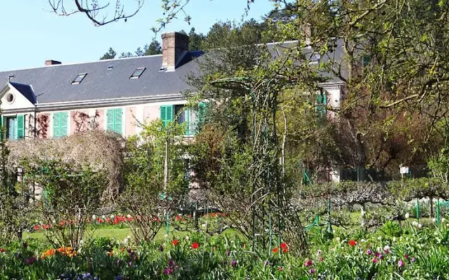 La Mona Guest House