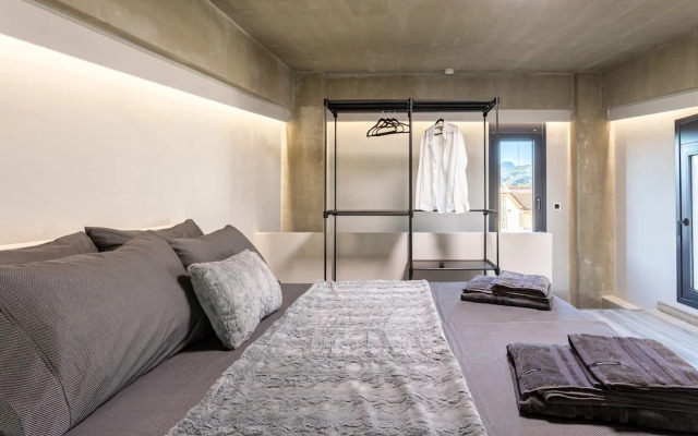 Ventiri Lofts - Luxury Penthouse w Home Cinema