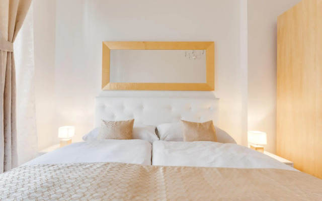 Luxury Riverside Apartments In The Center Of Prague