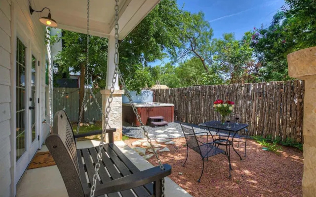 Stunning Home With Hot Tub - Walk to Main