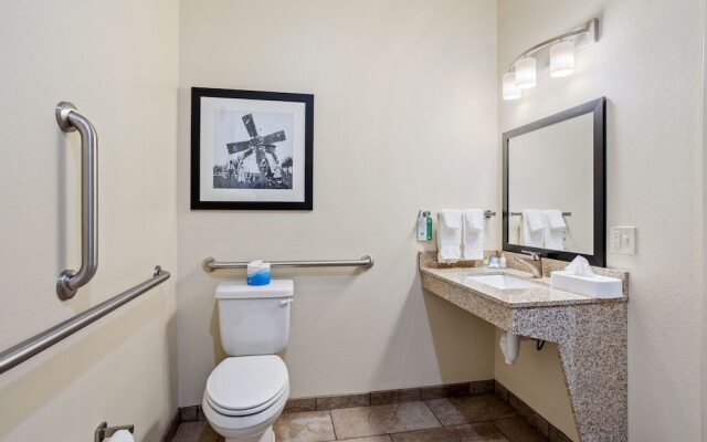 Cobblestone Hotel & Suites - Central Wisconsin Airport