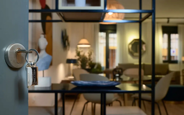 ELEVEN Apartments Real de la Carretería, by Homing U