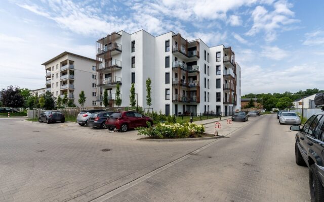 Mateckiego Apartment by Renters