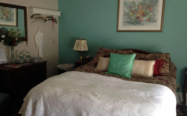 Summerhill Manor Bed and Breakfast and Tea Room