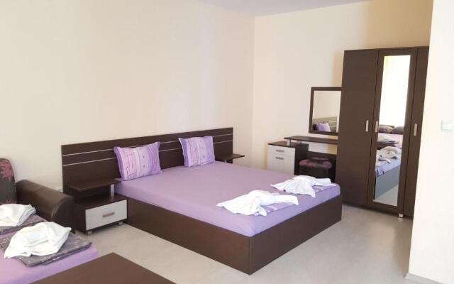 Rose Garden Omax Hotel Apartments