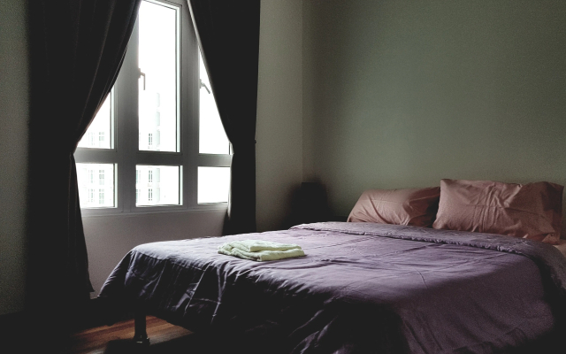 Holi 1Medini Suites