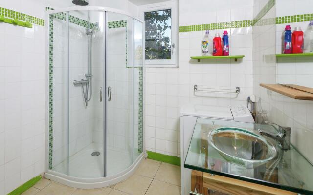 Luxury Holiday Home in Prats-du-périgord With Swimming Pool