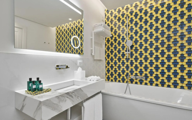 De Bonart Naples, Curio Collection by Hilton