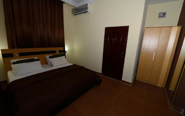Momak 2 Hotel & Suites
