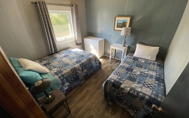 Pines Motel