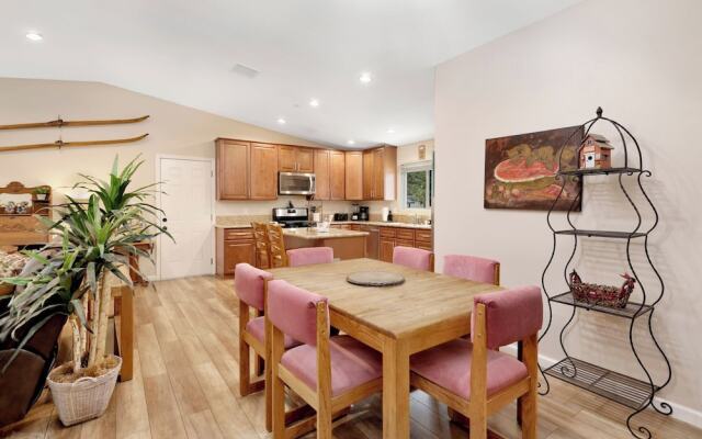 KIT Kat's Hideaway #1874