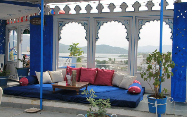 Treebo Trend Udai Niwas Lake Pichola