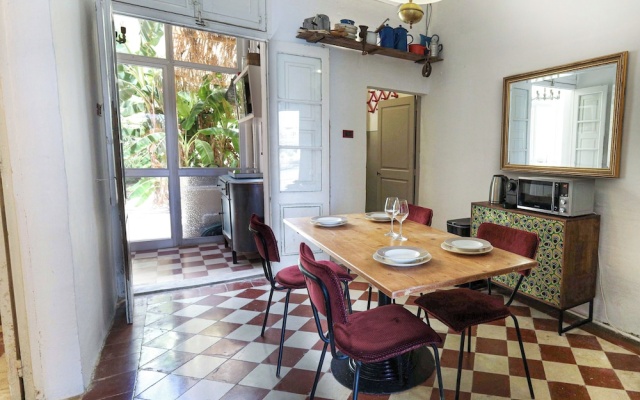 Classic 1BR Seafront Townhouse & Garden