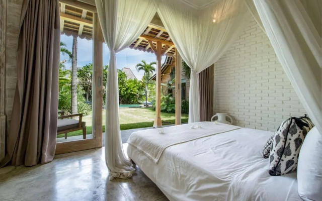 Luxury 4 Bedroom Villa With Private Pool, Bali Villa 2007 – Guest Rooms – Kerobokan