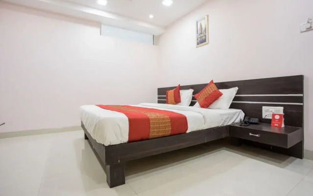 Oyo 8882 Pishori Residency