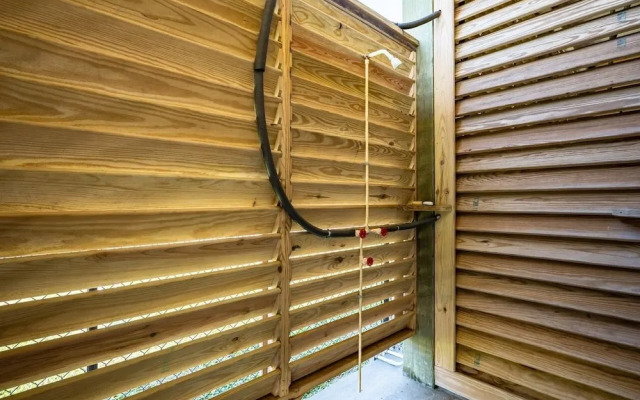 Tidewater 4 Bedroom Home by RedAwning