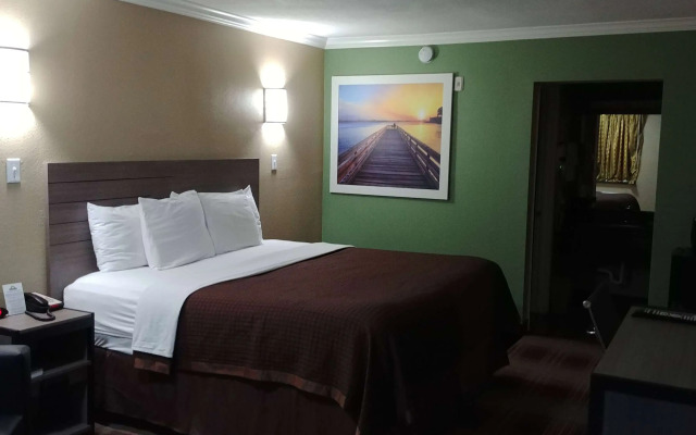 Days Inn by Wyndham Houston East
