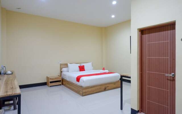 RedDoorz @ G Hotel Luwuk