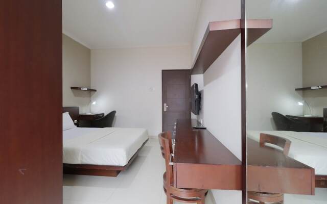 Clover Residence Near Mall Ambassador