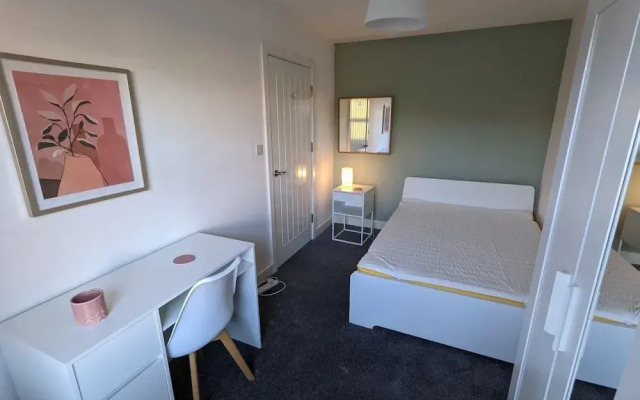 Beautiful and Spacious 4 Bedroom Home Armley Leeds