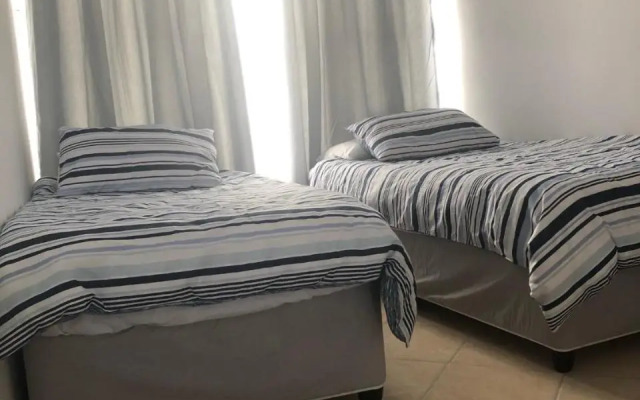 Apartment with a Seaview- Amanzimtoti